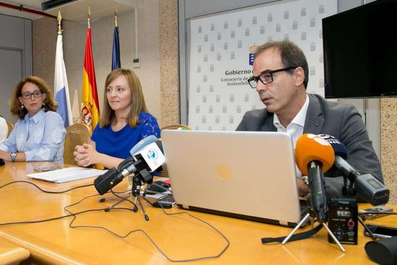 Ana Batista (i), Nieves Lady Barreto (c) y Juan Manuel Poveda (d) (Foto TA)